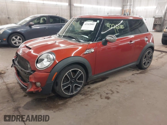 2013 MINI Hardtop S z VIN WMWSV3C56DT476032, wystawiony jako IAAI lot #42265885 z przebiegiem 120 188 mil mil oraz . Historia ofert i sprzedaży dostępna na DreamBid. Obrazek 2.