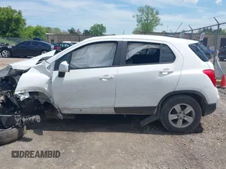 2020 Chevrolet Trax LS z VIN KL7CJKSB9LB051684, wystawiony jako IAAI lot #42279789 z przebiegiem 53 014 mil mil oraz . Historia ofert i sprzedaży dostępna na DreamBid. Obrazek 14.