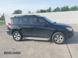 2010 Toyota RAV4 z VIN JTMZF4DV2AD017346, wystawiony jako IAAI lot #42641598 z przebiegiem 237 460 mil mil oraz . Historia ofert i sprzedaży dostępna na DreamBid. Obrazek 13.