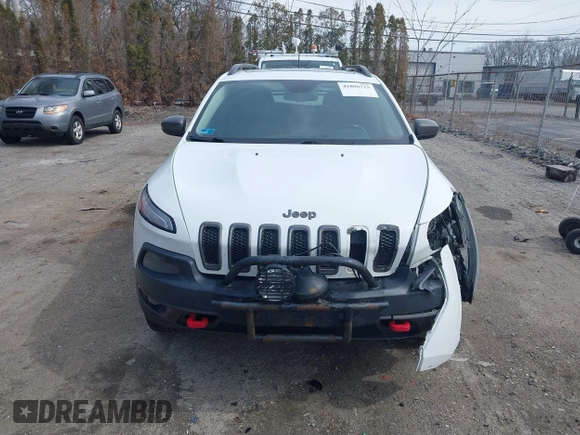 2014 Jeep Cherokee Trailhawk with VIN 1C4PJMBS5EW240375, listed as a IAAI auction lot 41806725 with 127,705 mi miles. Bid and sale history available at carsss.com. Image 12.