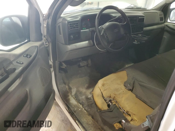2003 Ford F-250 XL z VIN 3FTNF20L43MB35476, wystawiony jako Copart lot #47252475 z przebiegiem 434 412 mil mil oraz Czysty tytuł • Clean title. Historia ofert i sprzedaży dostępna na DreamBid. Obrazek 8.