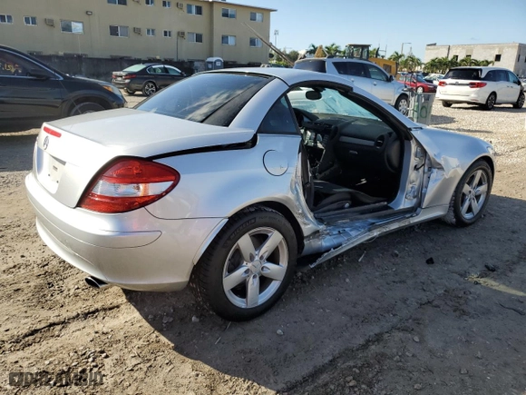 2006 Mercedes-Benz SLK-Class 3.0L with VIN WDBWK54F16F075925, listed as a Copart auction lot 85549564 with 88,749 mi miles and Salvage Title. Bid and sale history available at carsss.com. Image 3.