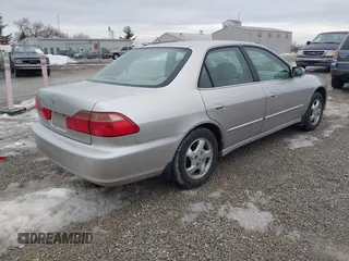 1998 Honda Accord EX z VIN 1HGCG5556WA207104, wystawiony jako IAAI lot #41444523 z przebiegiem 284 755 mil mil oraz . Historia ofert i sprzedaży dostępna na DreamBid. Obrazek 4.