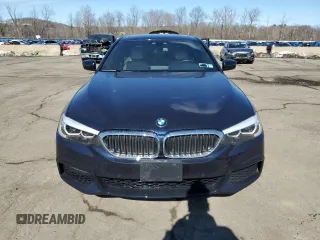 2019 BMW 5 Series 540i xDrive z VIN WBAJE7C57KWW20203, wystawiony jako Copart lot #45976065 z przebiegiem 60 735 mil mil oraz Nie do naprawy • Non repairable. Historia ofert i sprzedaży dostępna na DreamBid. Obrazek 5.