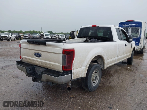 2017 Ford F-250 XLT z VIN 1FT7X2A65HEF11825, wystawiony jako IAAI lot #42193248 z przebiegiem 180 720 mil mil oraz . Historia ofert i sprzedaży dostępna na DreamBid. Obrazek 4.