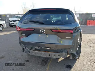 2024 Mazda CX-90 Preferred Plus z VIN JM3KKCHD1R1112722, wystawiony jako IAAI lot #41320976 z przebiegiem 30 428 mil mil oraz . Historia ofert i sprzedaży dostępna na DreamBid. Obrazek 16.