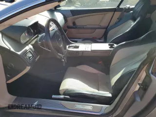 2007 Aston Martin DB9 z VIN SCFAD02A47GB07685, wystawiony jako Copart lot #75868414 z przebiegiem Nie podano mil oraz Szkody całkowita. Historia ofert i sprzedaży dostępna na DreamBid. Obrazek 7.