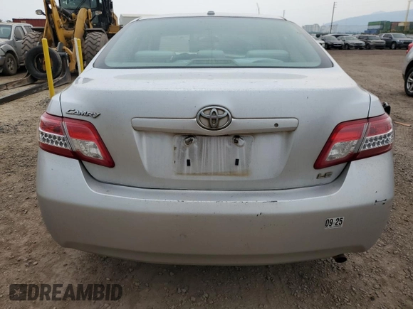 2010 Toyota Camry z VIN 4T1BF3EK0AU091358, wystawiony jako Copart lot #52010925 z przebiegiem 211 929 mil mil oraz Szkoda całkowita • Salvage title. Historia ofert i sprzedaży dostępna na DreamBid. Obrazek 6.