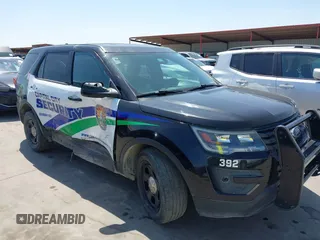 2019 Ford Police Interceptor Utility z VIN 1FM5K8AR9KGA62563, wystawiony jako IAAI lot #41856664 z przebiegiem 106 503 mil mil oraz . Historia ofert i sprzedaży dostępna na DreamBid. Obrazek 1.