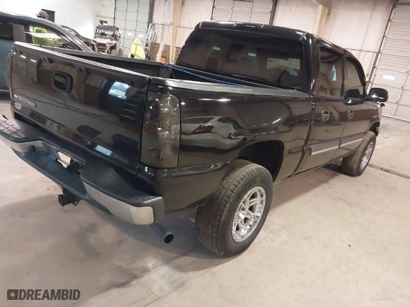 2006 Chevrolet Silverado 1500 LT1 with VIN 2GCEC13T461190598, listed as a IAAI auction lot 41521172 with 223,110 mi miles. Bid and sale history available at carsss.com. Image 4.