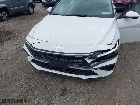 2024 Hyundai Elantra SEL with VIN KMHLM4DG6RU732392, listed as a IAAI auction lot 40746608 with 8,331 mi miles. Bid and sale history available at carsss.com. Image 6.