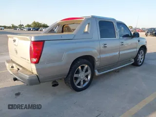 2004 Cadillac Escalade EXT z VIN 3GYEK62NX4G291260, wystawiony jako IAAI lot #41995991 z przebiegiem Nie podano mil oraz . Historia ofert i sprzedaży dostępna na DreamBid. Obrazek 4.