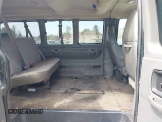 2008 Chevrolet Express Passenger z VIN 1GAGG25K481208039, wystawiony jako IAAI lot #42065395 z przebiegiem 390 738 mil mil oraz . Historia ofert i sprzedaży dostępna na DreamBid. Obrazek 8.