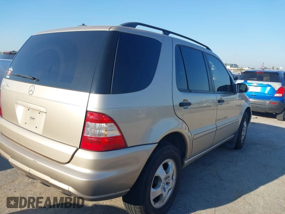 2002 Mercedes-Benz M-Class with VIN 4JGAB54E12A353387, listed as a IAAI auction lot 40464364 with 199,324 mi miles. Bid and sale history available at carsss.com. Image 4.