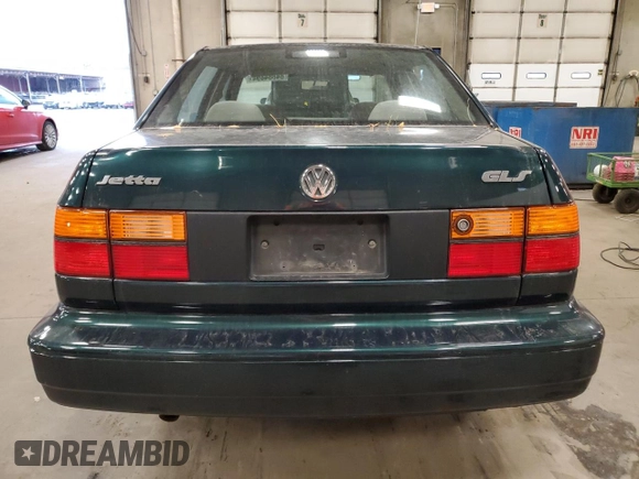 1998 Volkswagen Jetta z VIN 3VWSA81H5WM126169, wystawiony jako Copart lot #84884894 z przebiegiem 32 759 mil mil oraz Czysty tytuł • Clean title. Historia ofert i sprzedaży dostępna na DreamBid. Obrazek 6.