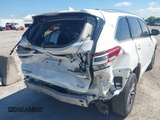 2018 Toyota Highlander SE with VIN 5TDKZRFH8JS548391, listed as a IAAI auction lot 42227742 with 79,782 mi miles and . Bid and sale history available at DreamBid. Image 18.