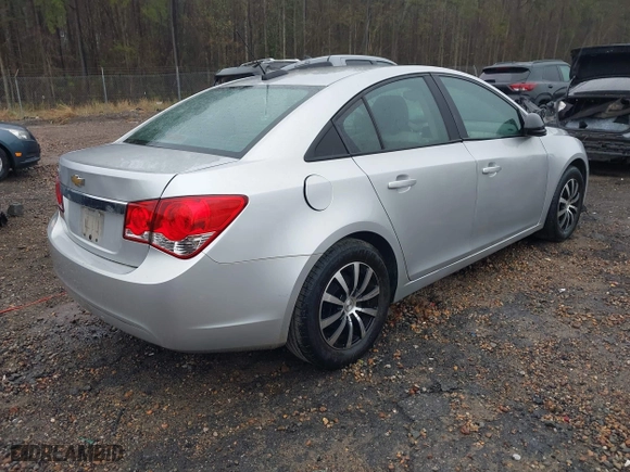 2015 Chevrolet Cruze LS with VIN 1G1PA5SH8F7225657, listed as a IAAI auction lot 41788086 with 118,307 mi miles. Bid and sale history available at carsss.com. Image 4.