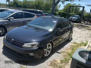 2017 Volkswagen Jetta GLI z VIN 3VW5T7AJ9HM330125, wystawiony jako Copart lot #57632155 z przebiegiem 103 949 mil mil oraz Czysty tytuł • Clean title. Historia ofert i sprzedaży dostępna na DreamBid. Obrazek 2.