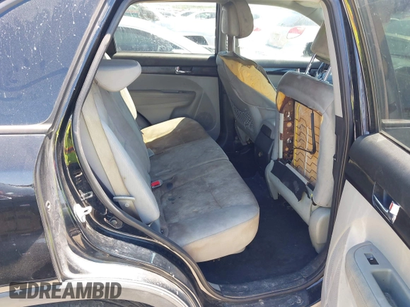 2013 Kia Sorento LX with VIN 5XYKT3A64DG363163, listed as a IAAI auction lot 42811435 with 199,427 mi miles and . Bid and sale history available at DreamBid. Image 8.