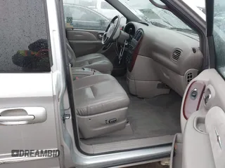 2001 Chrysler Town & Country Limited with VIN 2C8GP64L11R369621, listed as a IAAI auction lot 41952375 with 186,780 mi miles. Bid and sale history available at carsss.com. Image 5.