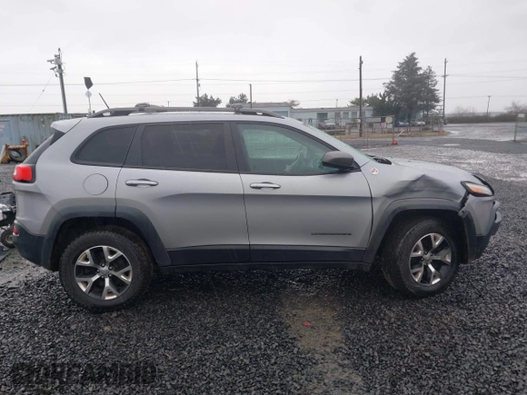 2014 Jeep Cherokee Trailhawk with VIN 1C4PJMBB3EW222747, listed as a IAAI auction lot 41622880 with 183,349 mi miles. Bid and sale history available at carsss.com. Image 13.