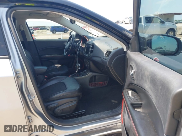 2018 Jeep Compass Trailhawk with VIN 3C4NJDDB2JT198784, listed as a IAAI auction lot 42405539 with 121,553 mi miles and . Bid and sale history available at DreamBid. Image 5.