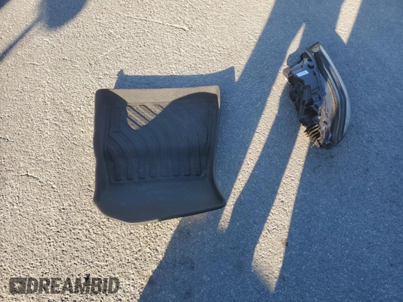 2024 Tesla Model 3 z VIN 5YJ3E1EA9RF868731, wystawiony jako Copart lot #48133825 z przebiegiem Nie podano mil oraz Nie do naprawy. Historia ofert i sprzedaży dostępna na DreamBid. Obrazek 12.