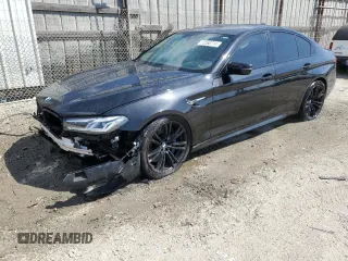 2022 BMW M5 z VIN WBS83CH08NCJ26492, wystawiony jako Copart lot #72260774 z przebiegiem 28 357 mil mil oraz Szkoda całkowita • Salvage title. Historia ofert i sprzedaży dostępna na DreamBid. Obrazek 1.