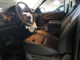 2008 Chevrolet Suburban LT w/3LT with VIN 1GNFC16008R123357, listed as a Copart auction lot 68578134 with 276,123 mi miles and Salvage Title. Bid and sale history available at carsss.com. Image 7.