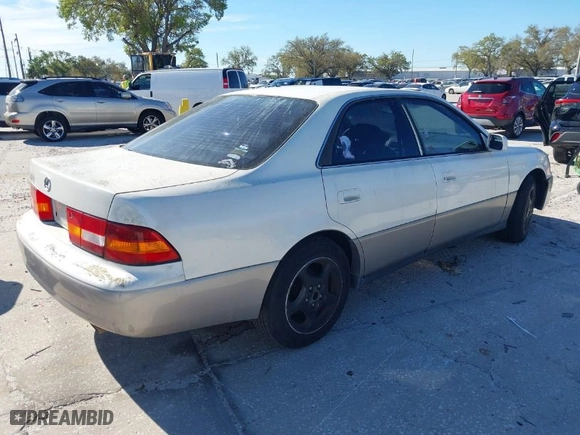 1997 Lexus ES 300 Luxury Sport Sdn with VIN JT8BF22G7V0076821, listed as a IAAI auction lot 41671698 with NaN miles. Bid and sale history available at carsss.com. Image 4.