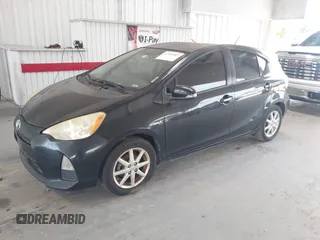2013 Toyota Prius One z VIN JTDKDTB33D1046251, wystawiony jako IAAI lot #42304087 z przebiegiem 229 655 mil mil oraz . Historia ofert i sprzedaży dostępna na DreamBid. Obrazek 2.