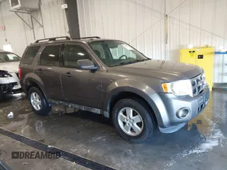 2010 Ford Escape XLT с VIN 1FMCU0D75AKA12803, выставлен на аукционе IAAI как лот 41339117 с пробегом 175 580 миль миль и . История ставок и продаж доступна на DreamBid. Изображение 1.