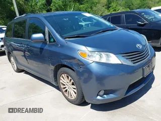 2014 Toyota Sienna XLE with VIN 5TDYK3DC5ES481399, listed as a IAAI auction lot 42085550 with 154,157 mi miles. Bid and sale history available at carsss.com. Image 1.