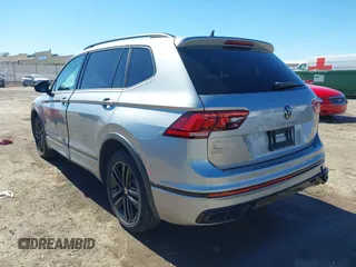2022 Volkswagen Tiguan SE R-Line Black z VIN 3VVCB7AX4NM008121, wystawiony jako IAAI lot #41671382 z przebiegiem 71 674 mil mil oraz . Historia ofert i sprzedaży dostępna na DreamBid. Obrazek 3.