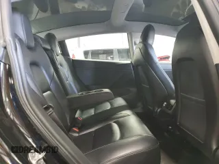 2019 Tesla Model 3 Mid Range z VIN 5YJ3E1EA4KF310792, wystawiony jako Copart lot #53031595 z przebiegiem 99 799 mil mil oraz Szkody całkowita. Historia ofert i sprzedaży dostępna na DreamBid. Obrazek 10.