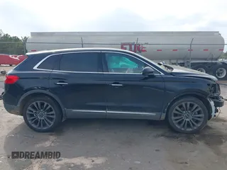 2016 Lincoln MKX Reserve z VIN 2LMTJ8LP6GBL22104, wystawiony jako IAAI lot #41879300 z przebiegiem 168 162 mil mil oraz . Historia ofert i sprzedaży dostępna na DreamBid. Obrazek 14.