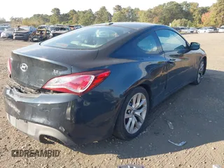 2016 Hyundai Genesis Coupe 3.8L Base with VIN KMHHT6KJ5GU136772, listed as a IAAI auction lot 40543019 with 93,597 mi miles. Bid and sale history available at carsss.com. Image 4.