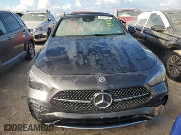 2024 Mercedes-Benz CLE 300 z VIN W1KMK4HBXRF025030, wystawiony jako Copart lot #73923934 z przebiegiem Nie podano mil oraz Nie do naprawy • Non repairable. Historia ofert i sprzedaży dostępna na DreamBid. Obrazek 5.