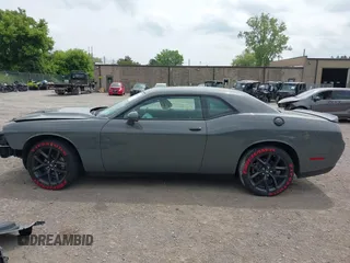 2023 Dodge Challenger SXT с VIN 2C3CDZAG2PH695092, выставлен на аукционе IAAI как лот 42505262 с пробегом 13 187 миль миль и . История ставок и продаж доступна на DreamBid. Изображение 15.