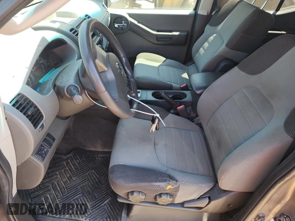 2005 Nissan Xterra S z VIN 5N1AN08W75C642635, wystawiony jako Copart lot #60155105 z przebiegiem 285 853 mil mil oraz Czysty tytuł • Clean title. Historia ofert i sprzedaży dostępna na DreamBid. Obrazek 7.