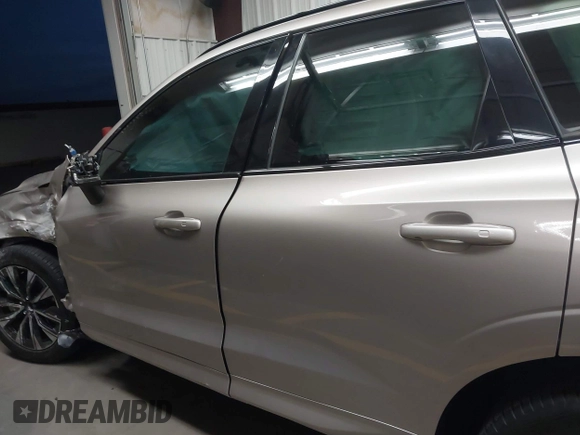 2024 Volvo XC60 Core Dark Theme z VIN YV4L12RK5R1837129, wystawiony jako IAAI lot #41988882 z przebiegiem Nie podano mil oraz . Historia ofert i sprzedaży dostępna na DreamBid. Obrazek 14.