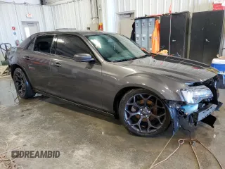2019 Chrysler 300 S z VIN 2C3CCABG8KH689406, wystawiony jako Copart lot #48903385 z przebiegiem 129 498 mil mil oraz Tytuł czysty. Historia ofert i sprzedaży dostępna na DreamBid. Obrazek 4.