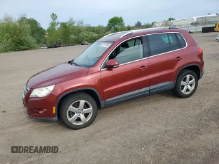 2010 Volkswagen Tiguan S z VIN WVGAV7AX4AW003844, wystawiony jako Copart lot #57877965 z przebiegiem 120 783 mil mil oraz Tytuł czysty. Historia ofert i sprzedaży dostępna na DreamBid. Obrazek 1.
