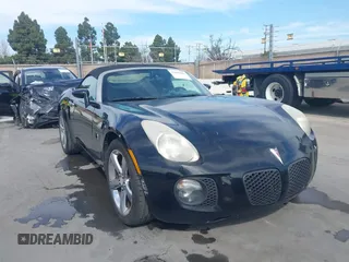 2007 Pontiac Solstice GXP z VIN 1G2MG35X77Y116140, wystawiony jako IAAI lot #41696883 z przebiegiem 151 416 mil mil oraz . Historia ofert i sprzedaży dostępna na DreamBid. Obrazek 1.