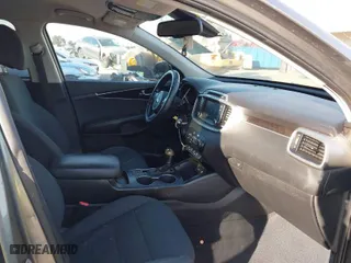 2017 Kia Sorento LX with VIN 5XYPG4A31HG238665, listed as a IAAI auction lot 41557405 with 98,142 mi miles. Bid and sale history available at carsss.com. Image 5.