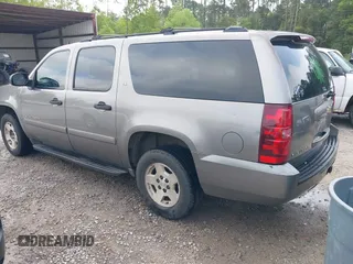 2007 Chevrolet Suburban LT with VIN 1GNFC16077R372737, listed as a IAAI auction lot 41917140 with 249,075 mi miles and . Bid and sale history available at DreamBid. Image 3.