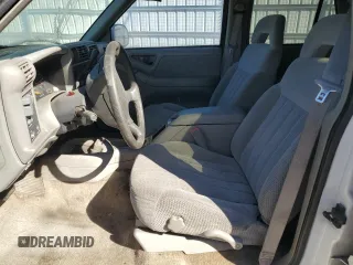 1996 Chevrolet Blazer z VIN 1GNCS13W2T2160393, wystawiony jako Copart lot #70889204 z przebiegiem 118 286 mil mil oraz Czysty tytuł • Clean title. Historia ofert i sprzedaży dostępna na DreamBid. Obrazek 7.
