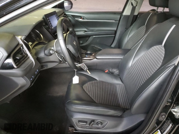 2022 Toyota Camry SE z VIN 4T1G11AK9NU057987, wystawiony jako Copart lot #56749015 z przebiegiem 85 171 mil mil oraz Czysty tytuł • Clean title. Historia ofert i sprzedaży dostępna na DreamBid. Obrazek 7.