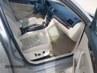 2013 Volkswagen Passat SEL Premium z VIN 1VWCP7A39DC045689, wystawiony jako IAAI lot #41903244 z przebiegiem 199 385 mil mil oraz . Historia ofert i sprzedaży dostępna na DreamBid. Obrazek 5.