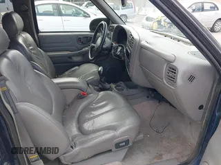1999 GMC Jimmy SLE with VIN 1GKDT13W8X2526345, listed as a IAAI auction lot 41919975 with 164,214 mi miles. Bid and sale history available at carsss.com. Image 5.